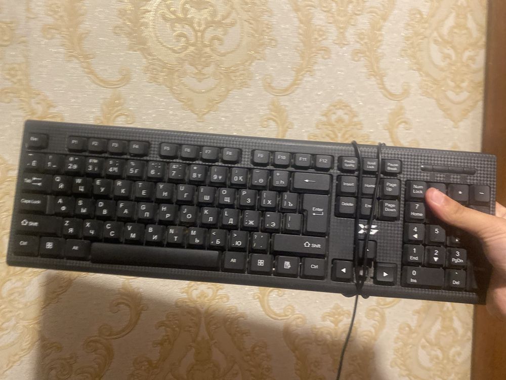 Продам клавиатуру