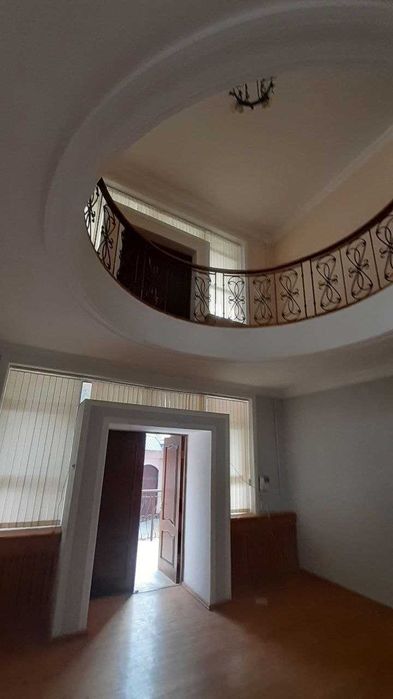 Дом под офис м.Буюк Ипак Йули ч/х Салом 2-этажа 7-комн 600 м² ремонт