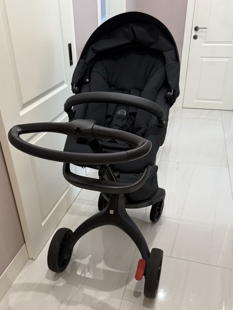 Stokke V6 бебешка количка