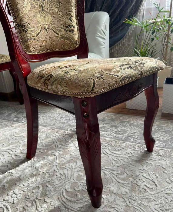 12 стульев продам