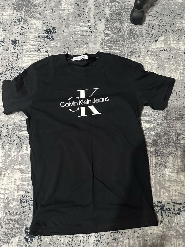 Тениски-Hugo boss/calvin klein s размери