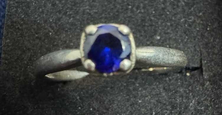 Кольцо из серебра 925 пробы с кристаллом Swarovski