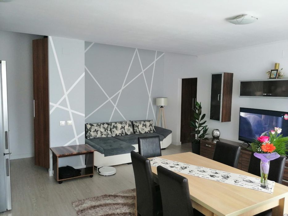 Închiriez apartament 2 camere cu parcare proprie ,zoba Eroilor .