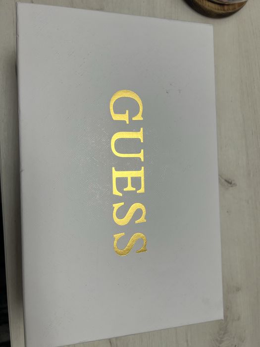 Pantofi GUESS noi