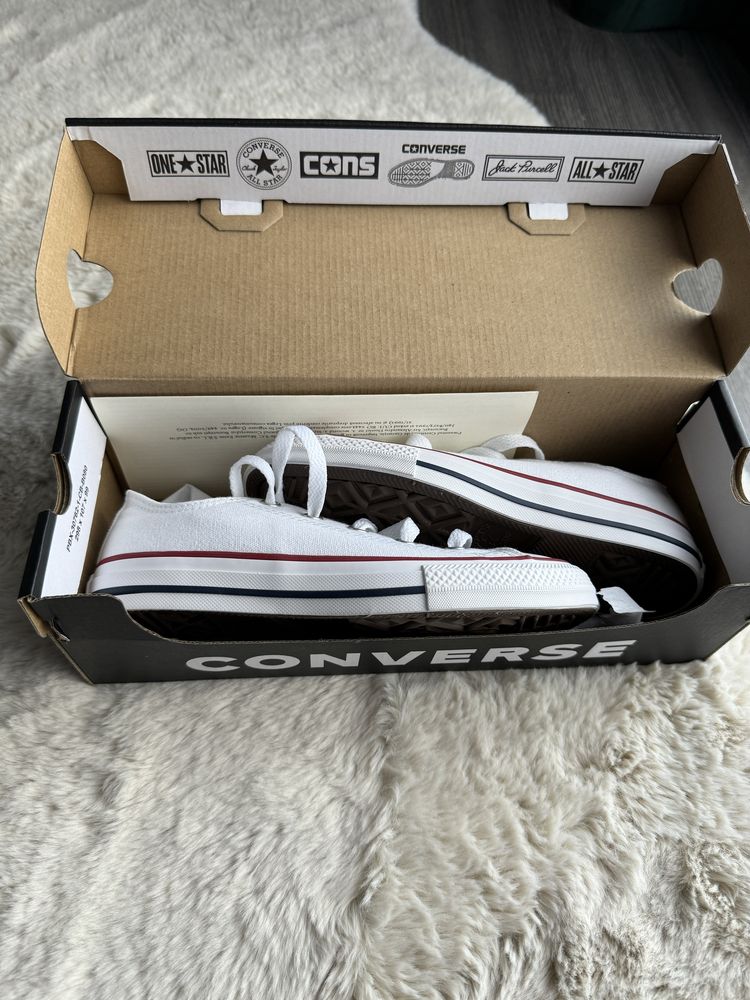 Converse noi marimea 33