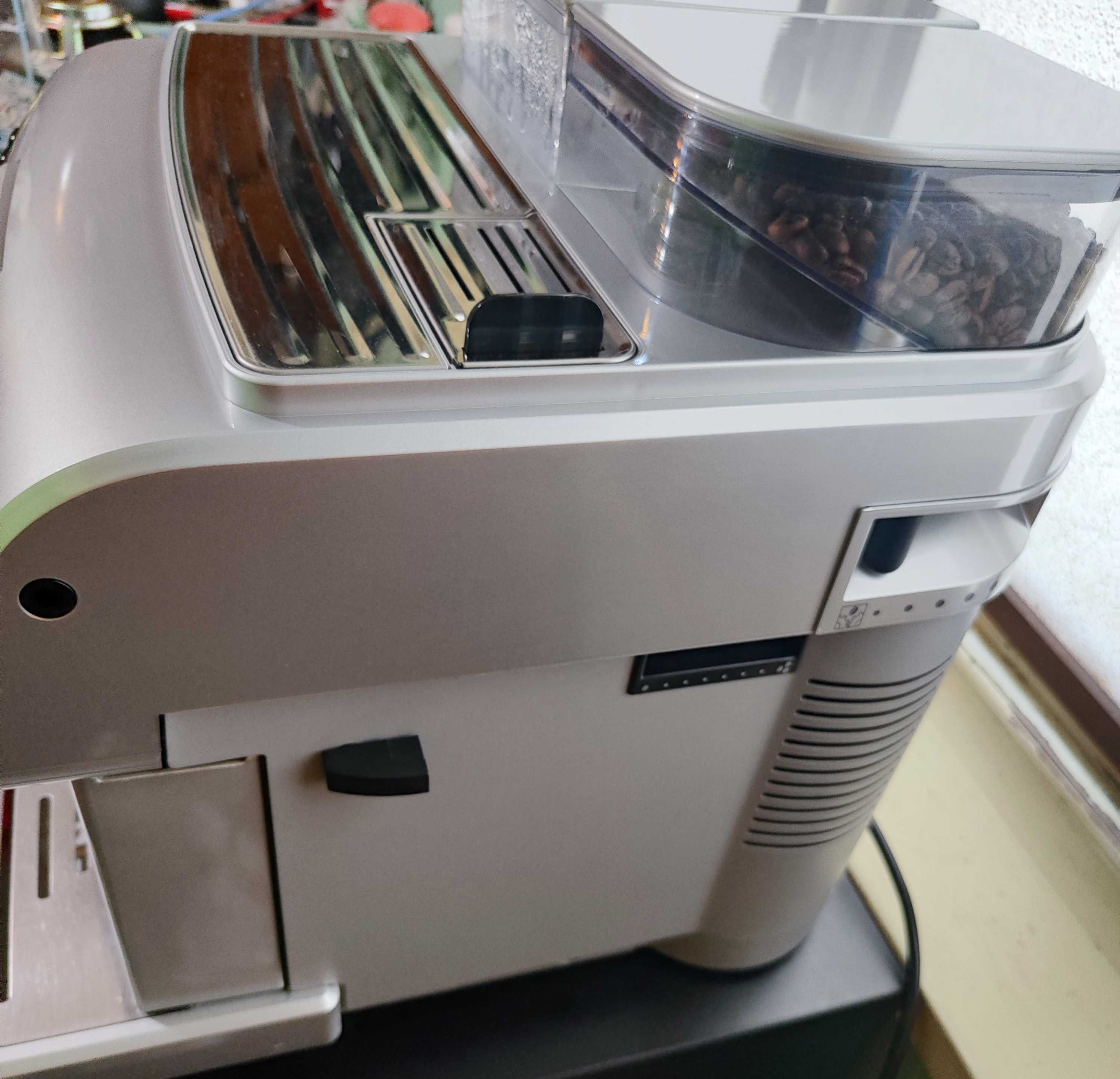 Кафе машина Saeco Royal One Touch Cappuccino