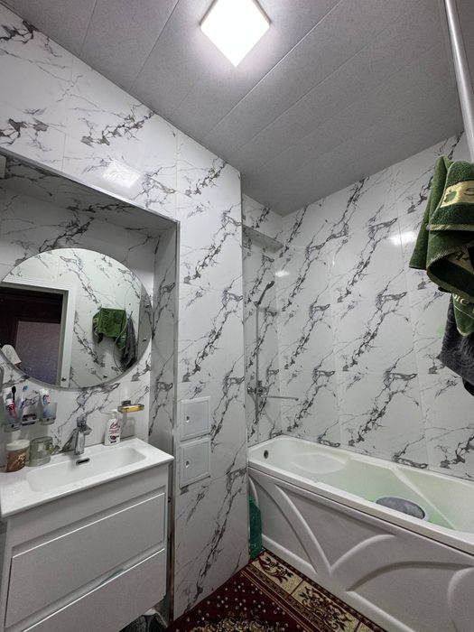 Срочно продаётся 2 х комнатная квартира на
 5 этаже в 7 этажном элитно