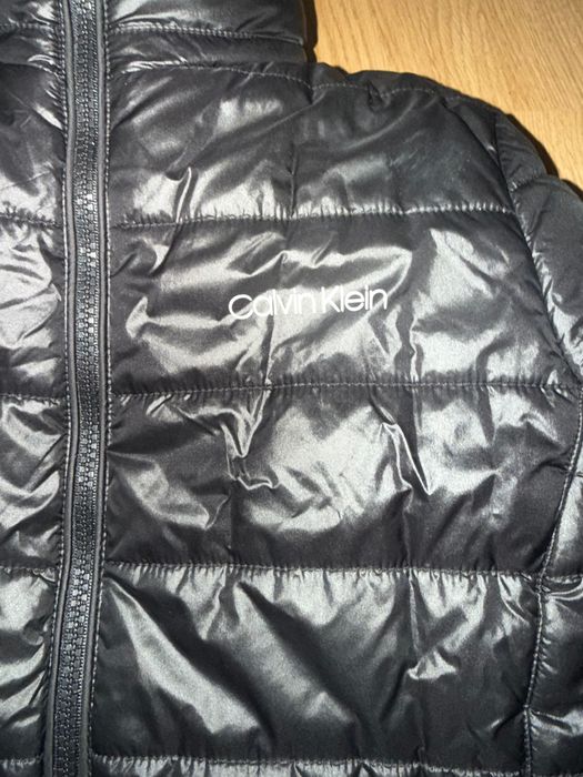 Vând geaca CK stare foarte bună