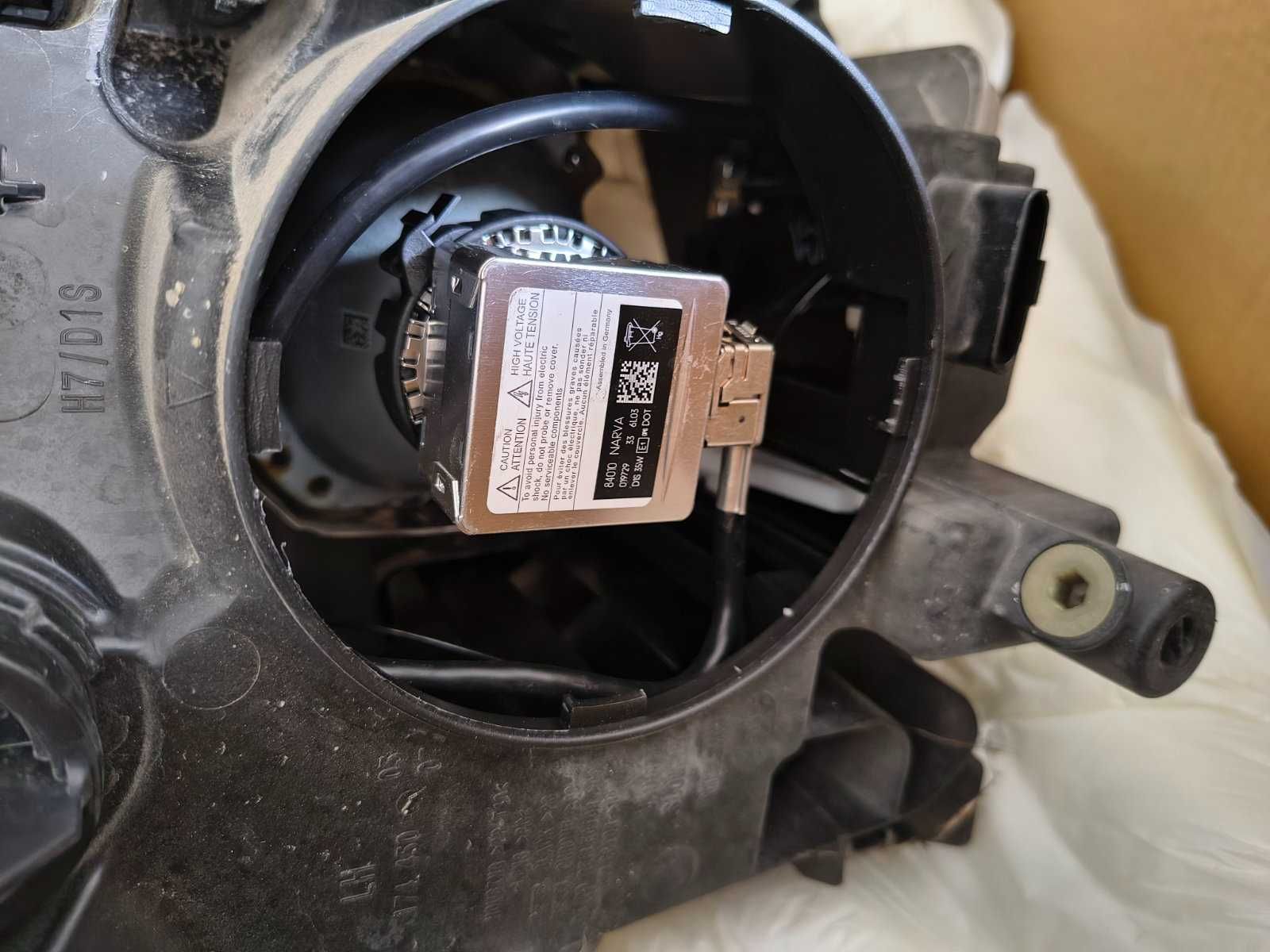 Оригинални ксенонови фарове HELLA за Nissan Qashqai J10 - ляв и десен