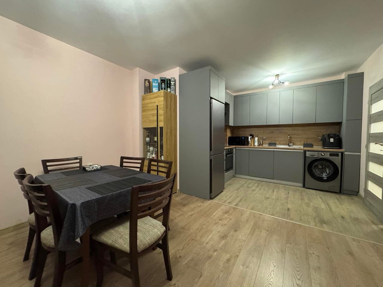 Продава се Двустаен апартамент в Асеновград - 70 кв.м за 1487 €/кв.м - Снимка #2