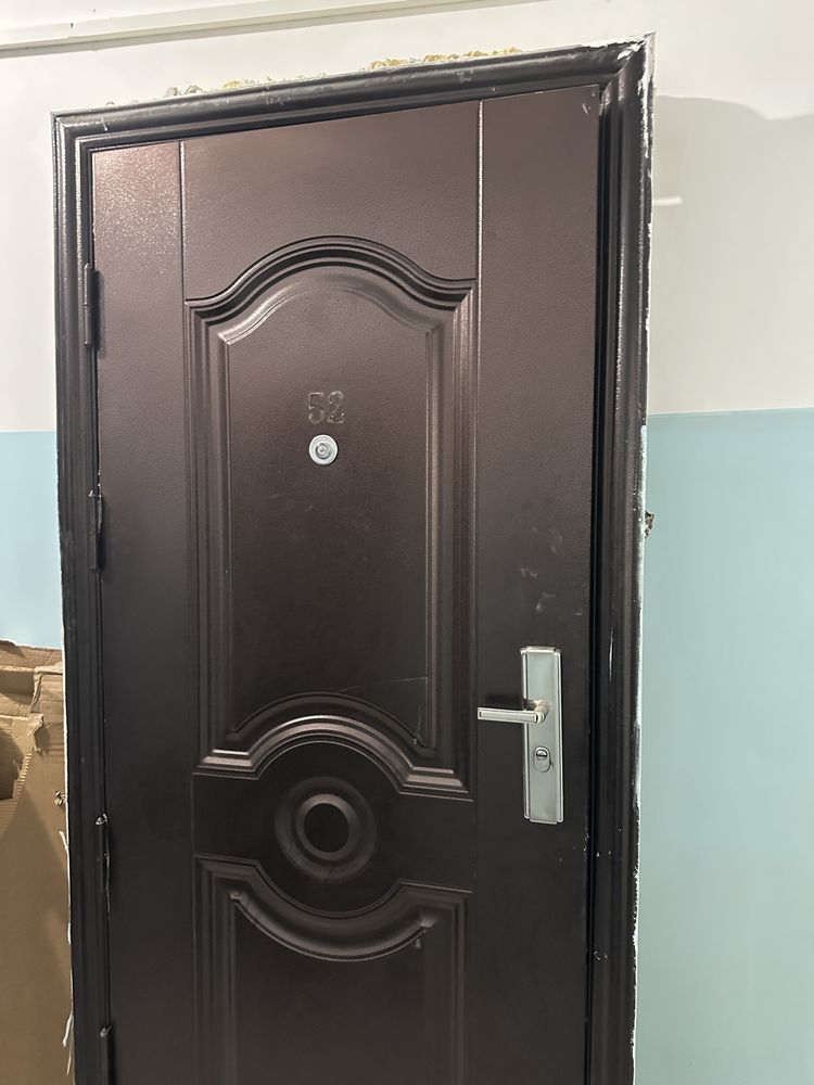 Продам дверь, кровать, тумба