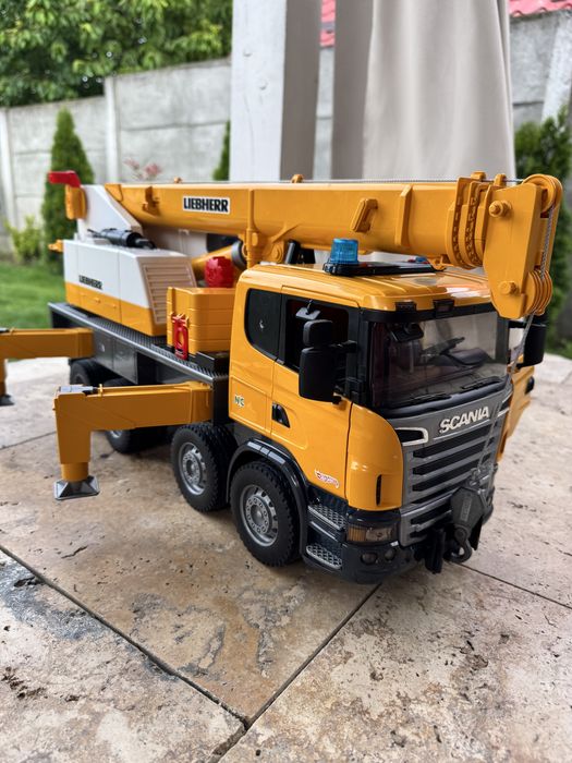 Camion Scania cu macara Liebherr - Bruder