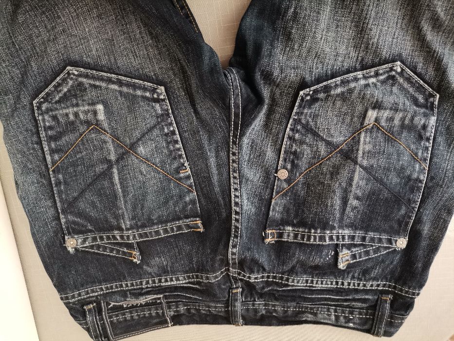 Продавам нови мъжки дънки размер 31,цена 12 лв