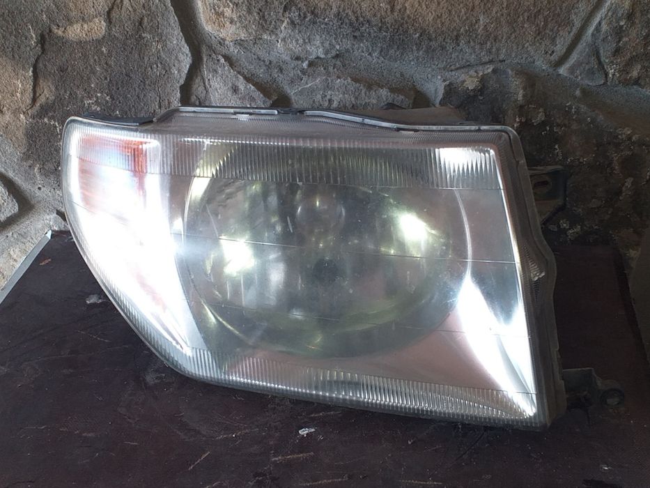 Десен фар за Митсубиши Пинин