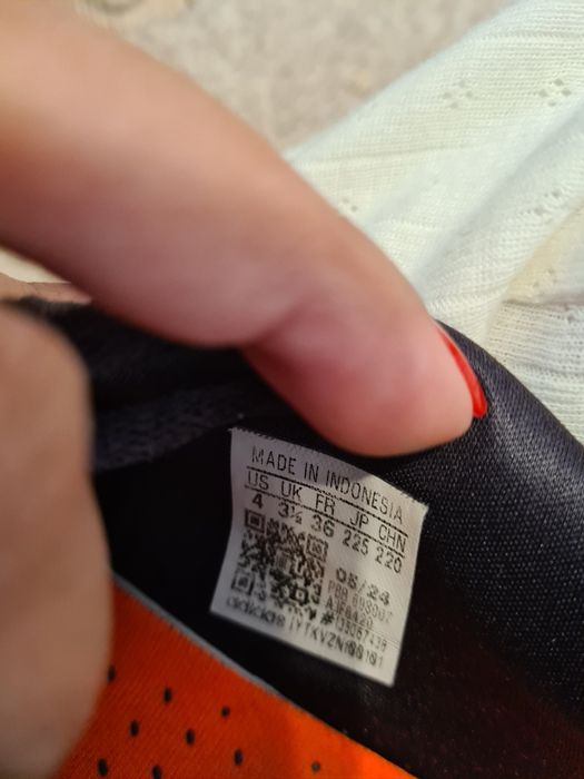 Vand ghete fotbal nr 36 Adidas Predator pt teren sintetic