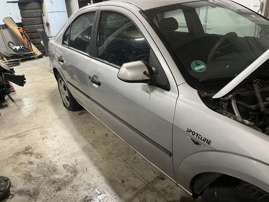 Dezmembrez Ford Mondeo Mk3 1.8 benzina 2002-2007