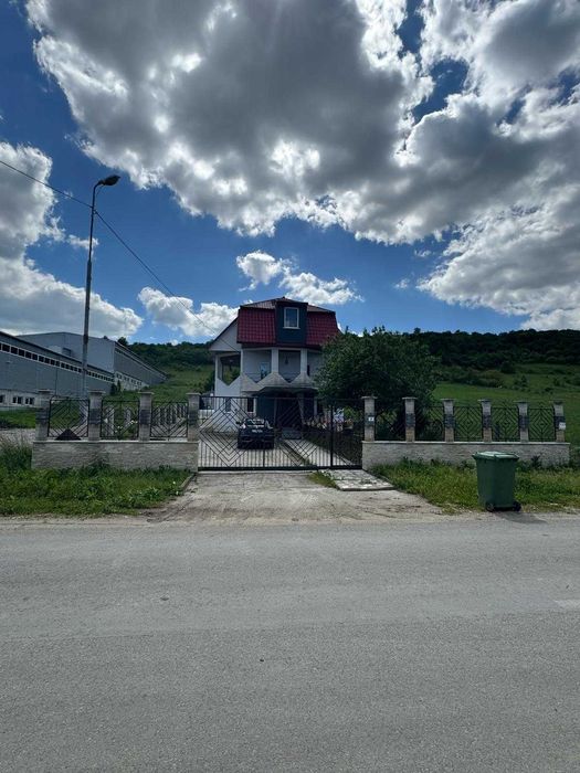 Casa de locuit, Anexe si Imprejmuire