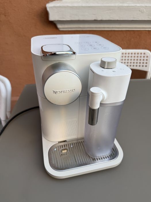 Espressor Gran Lattissima Negru Elegant