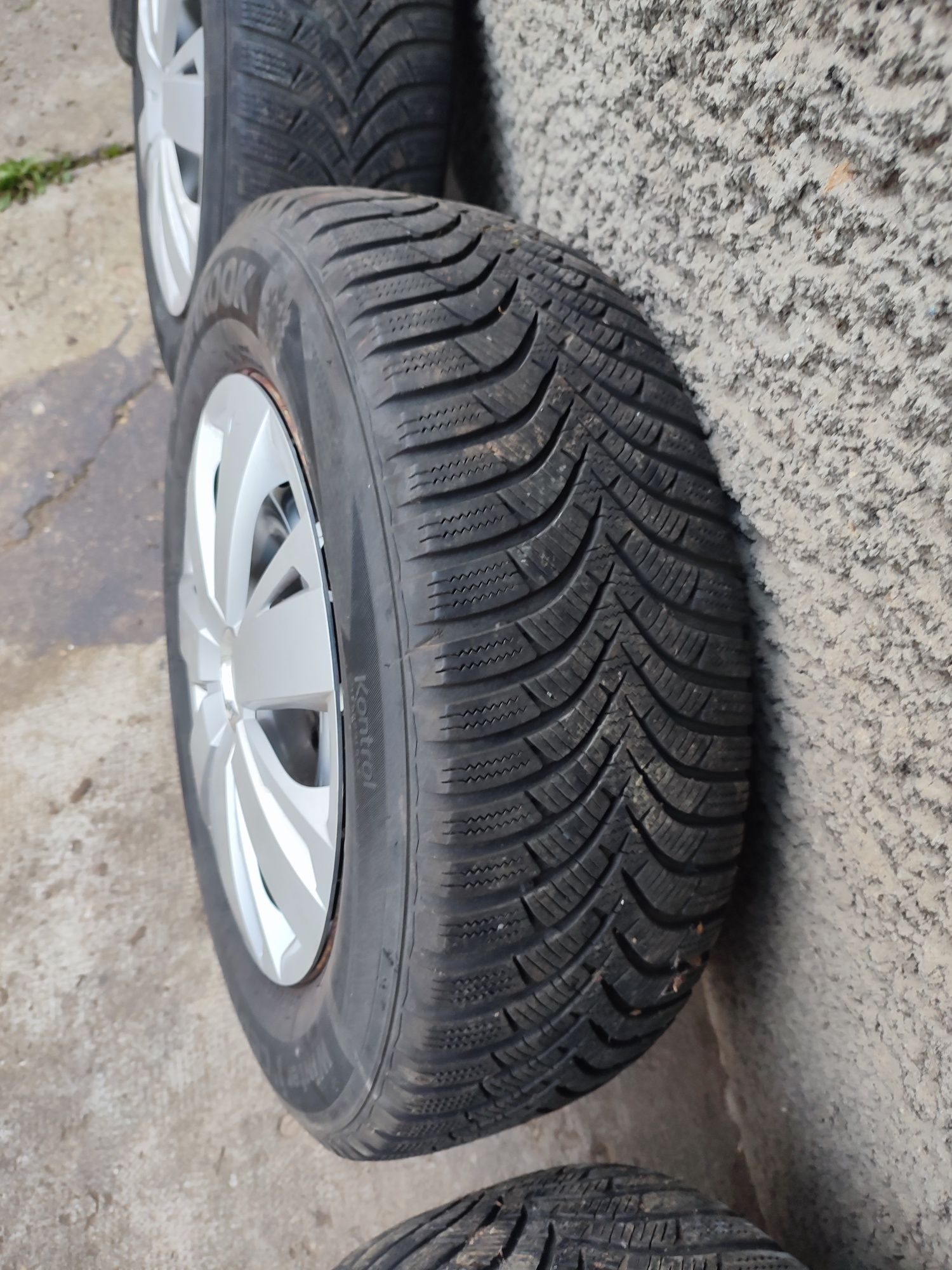 Cauciucuri de iarna cu jenti pt Tiguan etc  Hankook 215/65/16