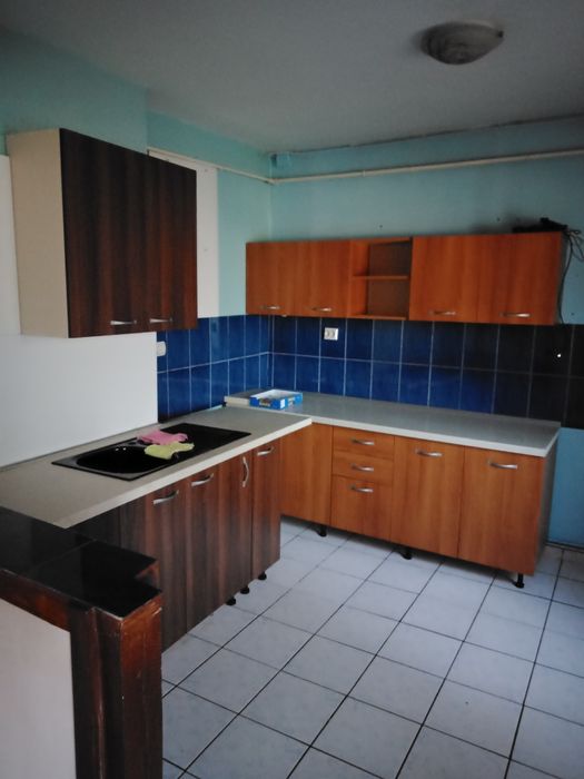 Apartament cu 3 camere de închiriat