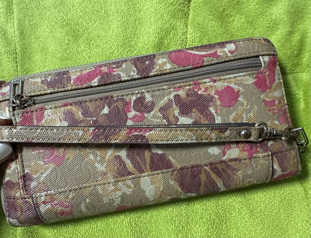 Портмоне на Guess