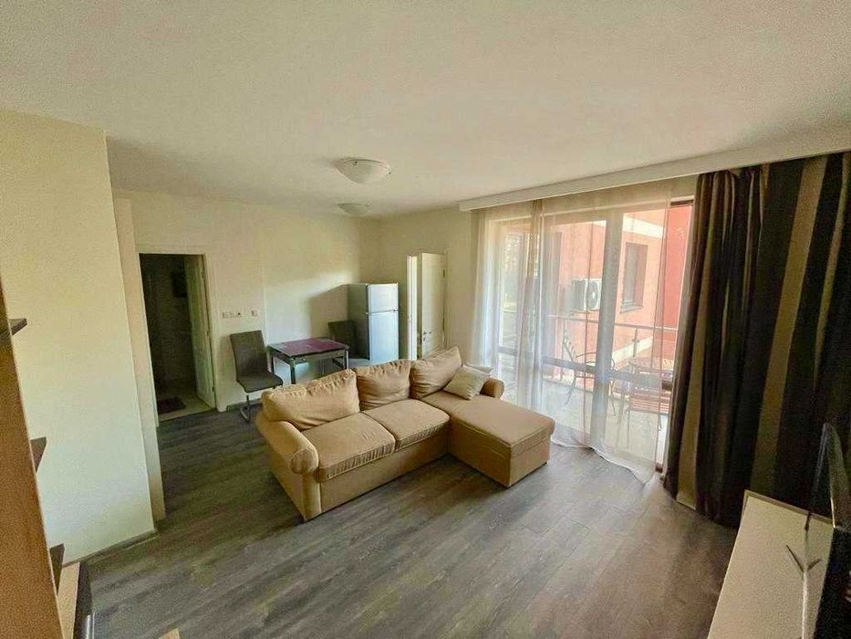 Обзаведен тристаен апартамент в луксозен к-с „Тарсис”