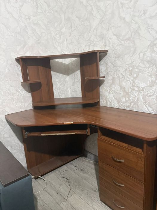 Стол компьютерный