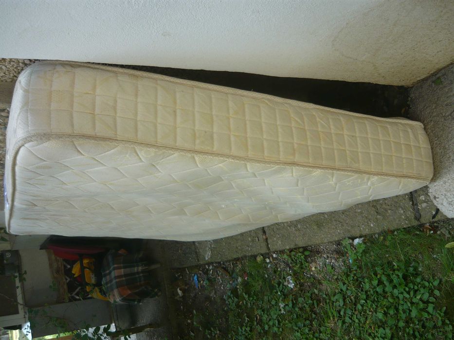 Saltea burete 160 cm x 200 cm sau mai mică
