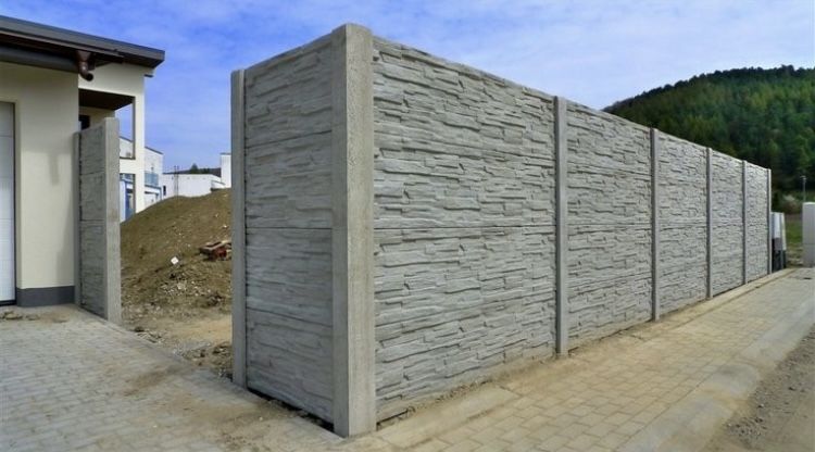 Gard decorativ din beton armat pentru gradina