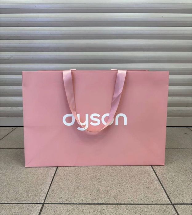 Продам фирменные подарочные пакеты большие Dyson