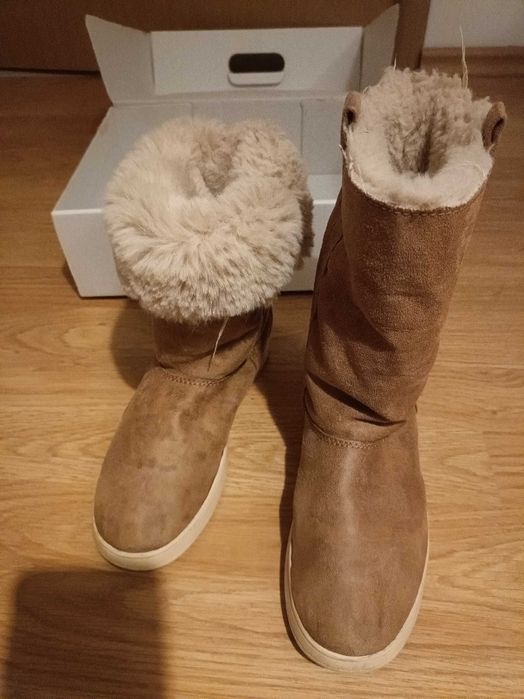 Cizme Zara 34 tip ugg