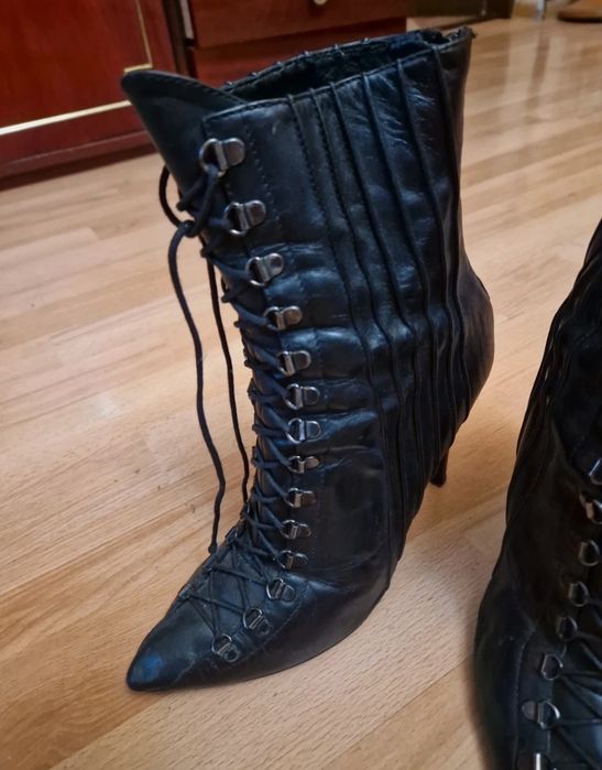 Ghete cu toc pana la glezna negre Essenza