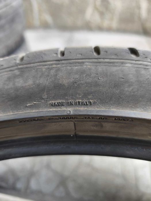 PIRELLI P ZERO.-235-35-19 Made in Italy 160лв.