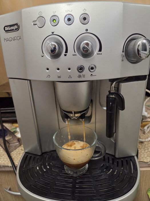 Кафе машина Delonghi magnifica