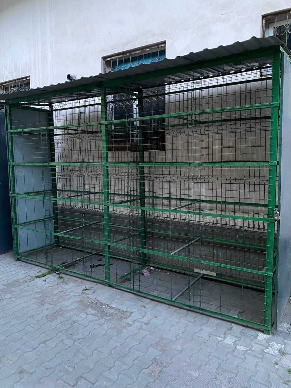 Витрина магазин для инструментов