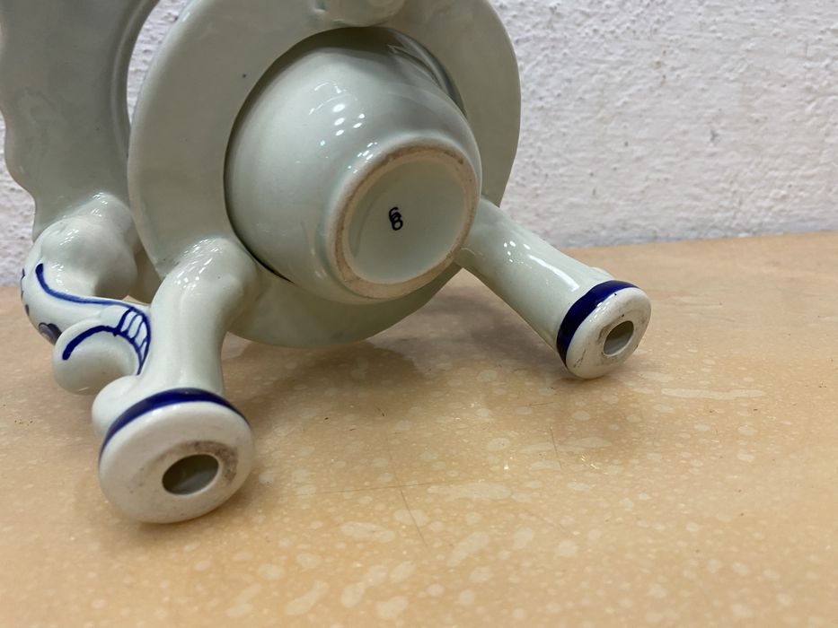 Белгийска порцеланова поставка и спиртник за чайник на Boch Belgium