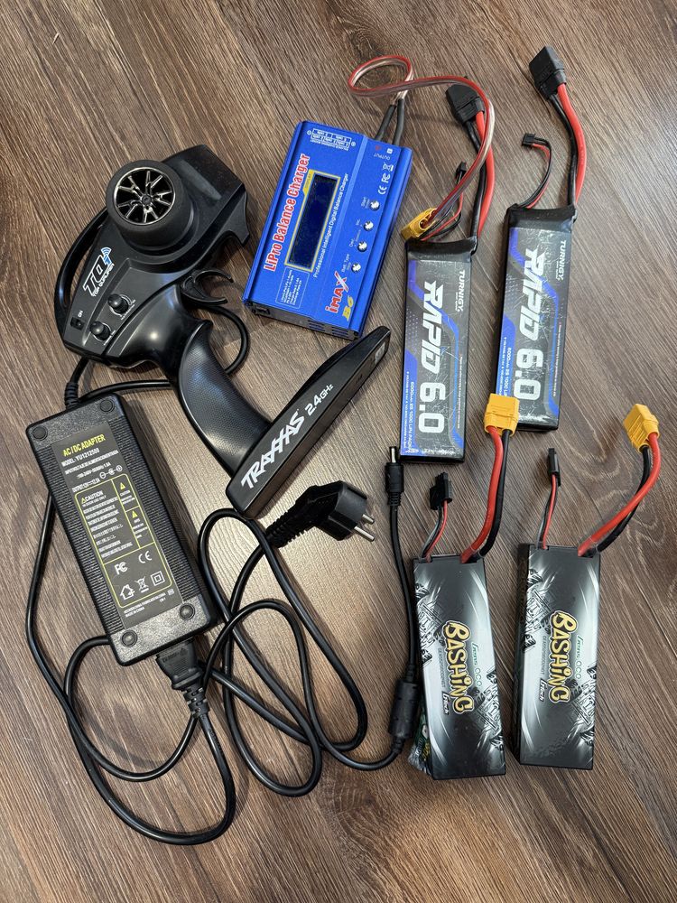 Traxxas UDR automodel 1/7 cu multe upgrade-uri și 4 acumulatori !!!