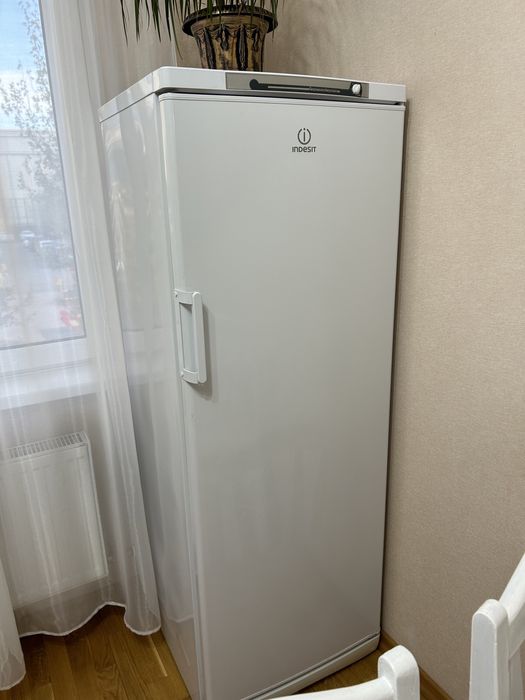 Морозильная камера Indesit