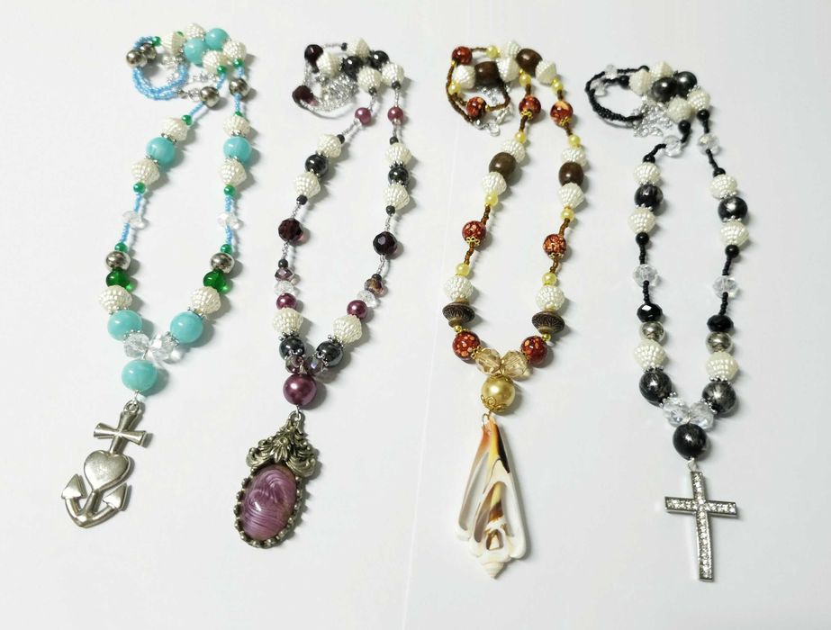 Coliere barbati handmade pandantive cruci scoici, multe modele, culori