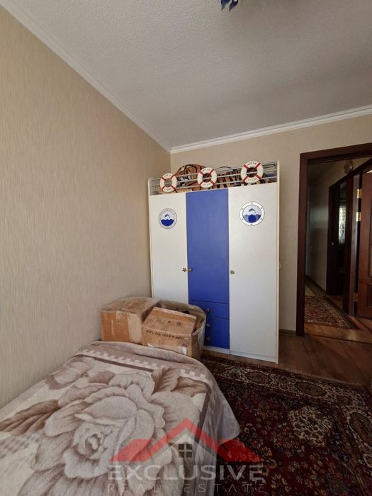 Продаётся 3х комнатная квартира. Дом кирпичный. Первый этаж