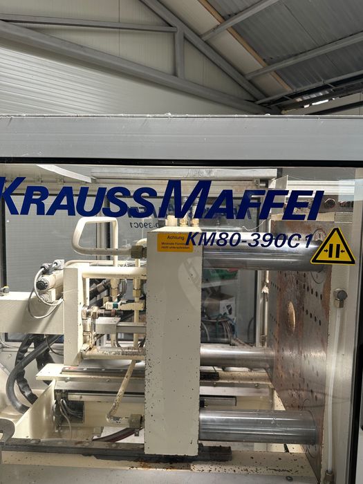 Vând mașini Injectie mase plastice