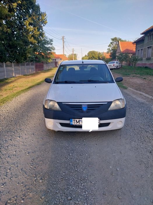Vând Dacia Logan