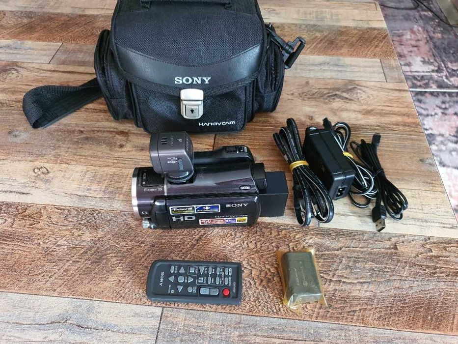 Продаеться  видеокамера sony hdr-XR550