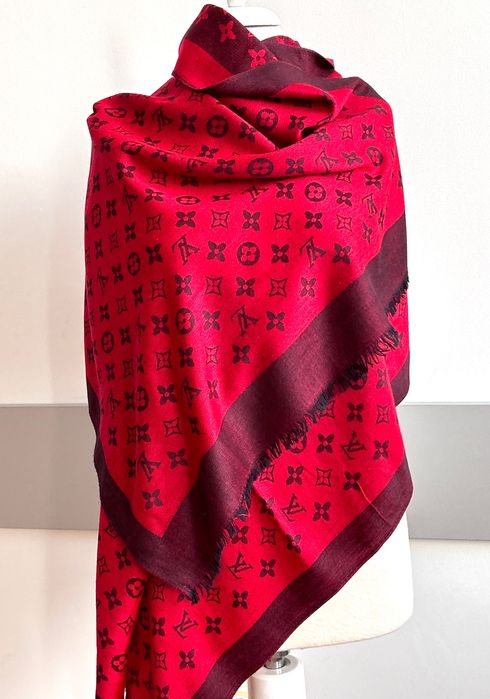 Красив шармантен шал Louis Vuitton