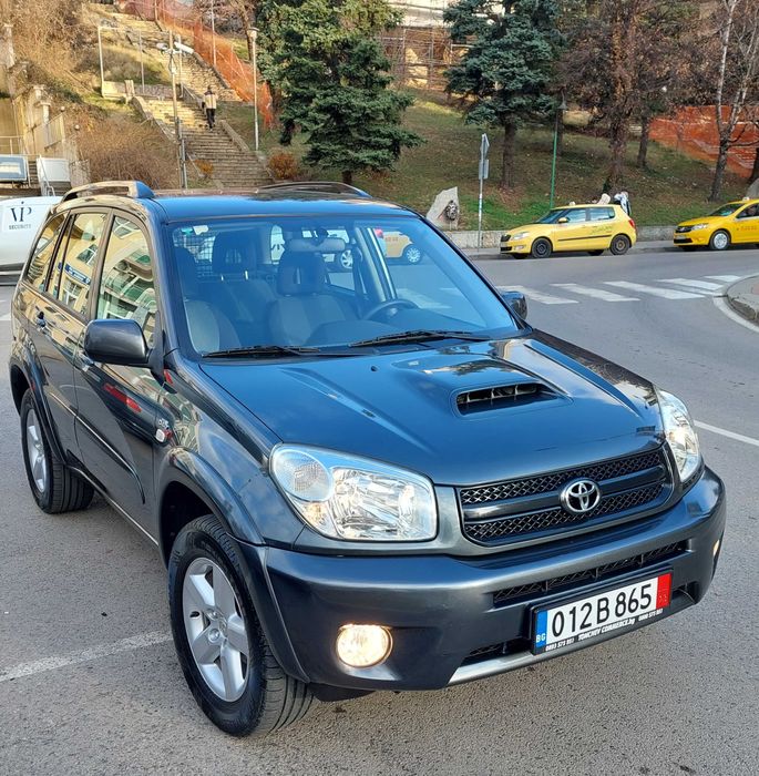 Продавам Тойота РАВ 4