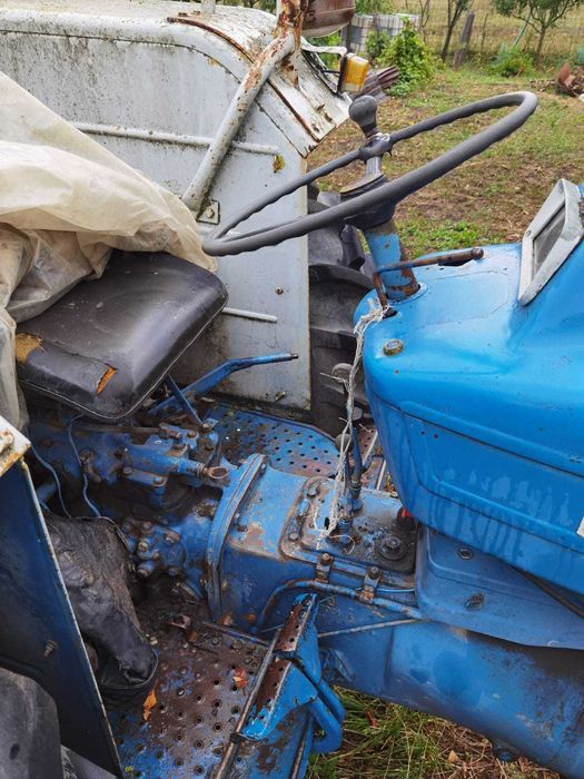 Tractor Ford 4000 cu utilaje