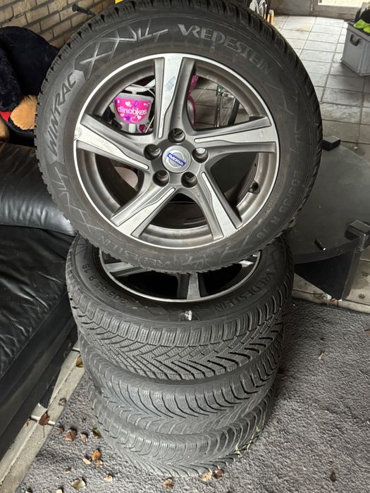 Jante Volvo R-Design 205/55/16 iarna Vredestein dot 2021
