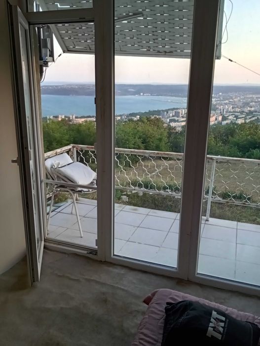 Продава  къща в гр Варна