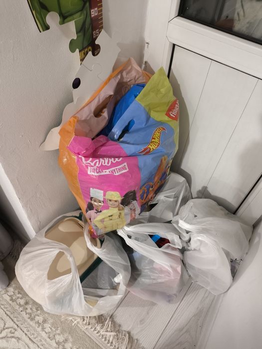 Отдадим игрушки и одеяло