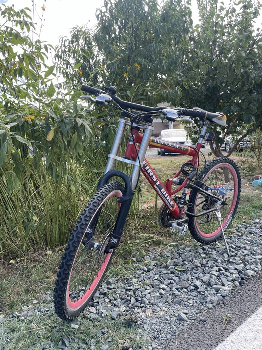 Bicicleta suspensie
